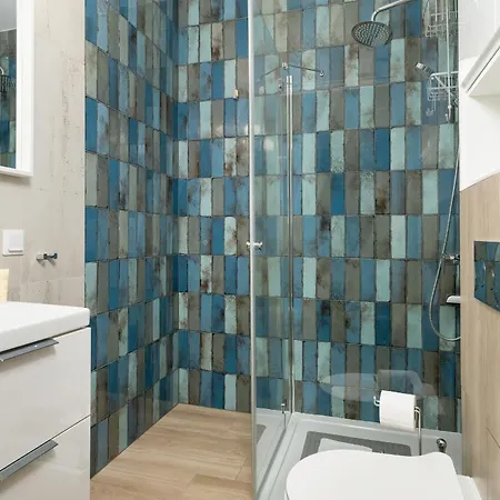 Klimatyzowane W Poznaniu Z Biurkiem Do Pracy Zdalnej By Renters Apartment