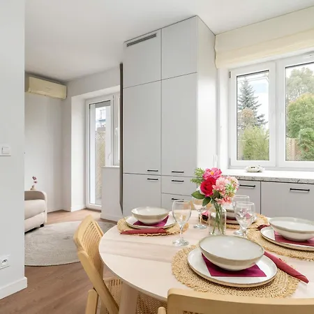 Appartamento Klimatyzowane W Poznaniu Z Biurkiem Do Pracy Zdalnej By Renters Poznań