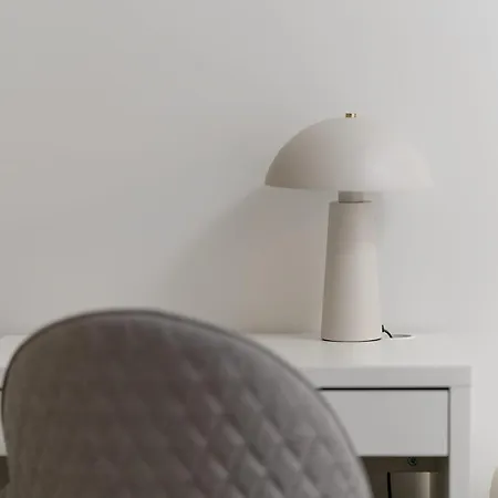 Klimatyzowane W Poznaniu Z Biurkiem Do Pracy Zdalnej By Renters Apartment Poznan